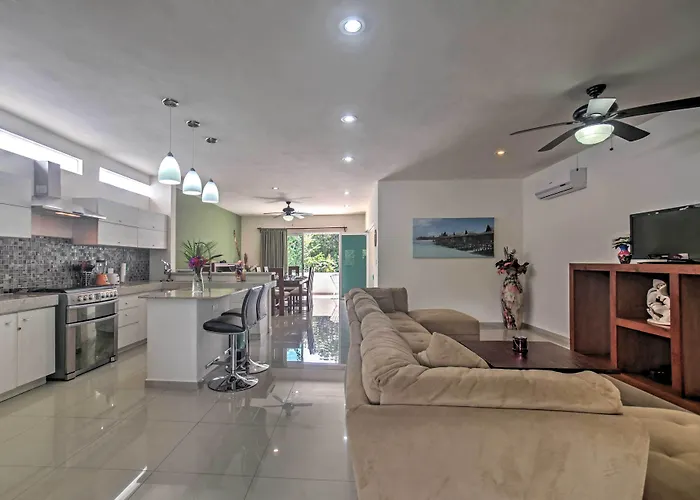 Casa Esmeralda W/ Pool Access & Furnished Patio!