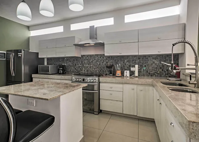 Casa Esmeralda W/ Pool Access & Furnished Patio!
