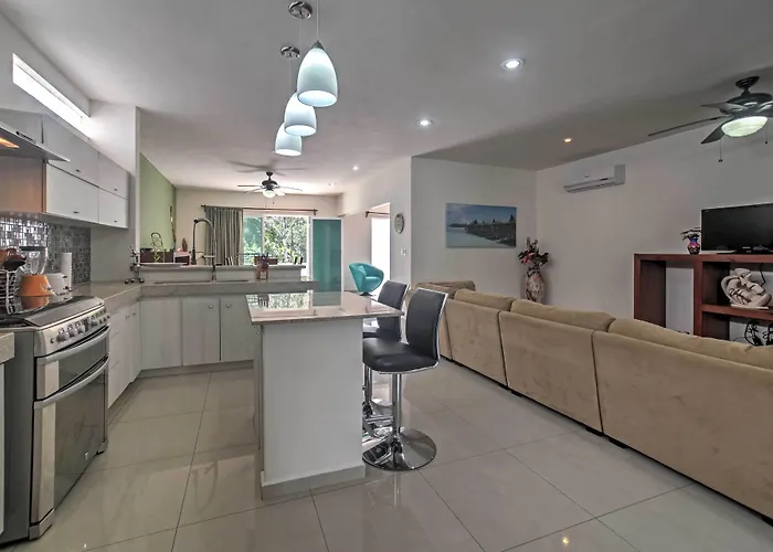 Casa Esmeralda W/ Pool Access & Furnished Patio! Villa
