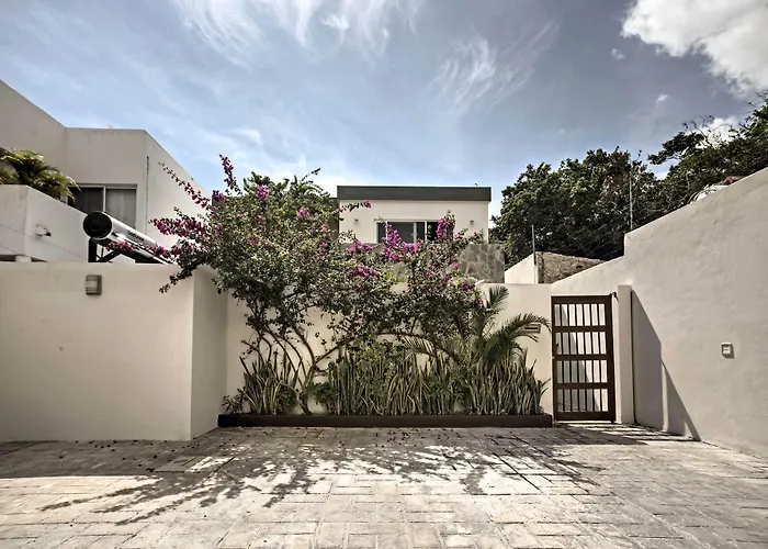 Casa Esmeralda W/ Pool Access & Furnished Patio! Villa