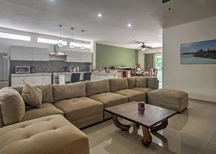 Villa Casa Esmeralda W/ Pool Access & Furnished Patio!