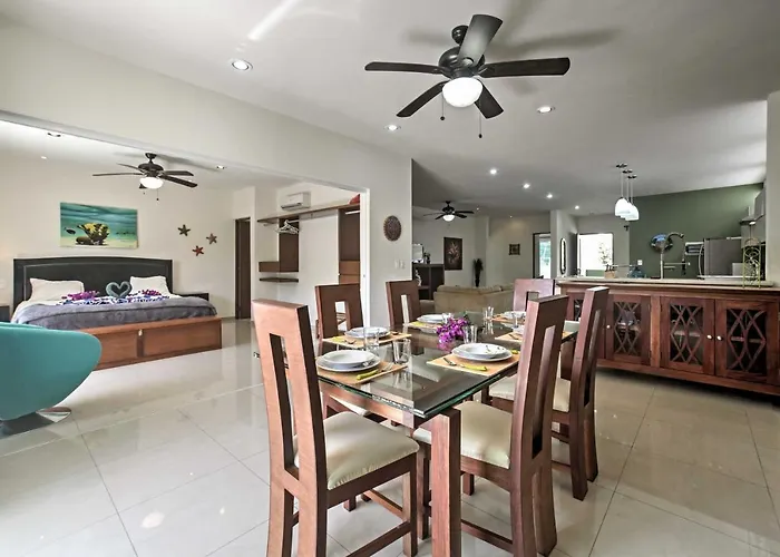 Casa Esmeralda W/ Pool Access & Furnished Patio! Villa