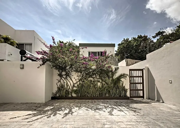 Villa Casa Esmeralda W/ Pool Access & Furnished Patio! *
